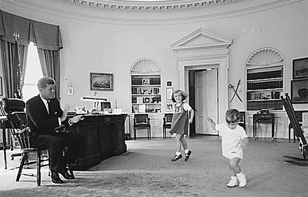 Power point John F Kennedy with his children Caroline and John F Kennedy (Jr)