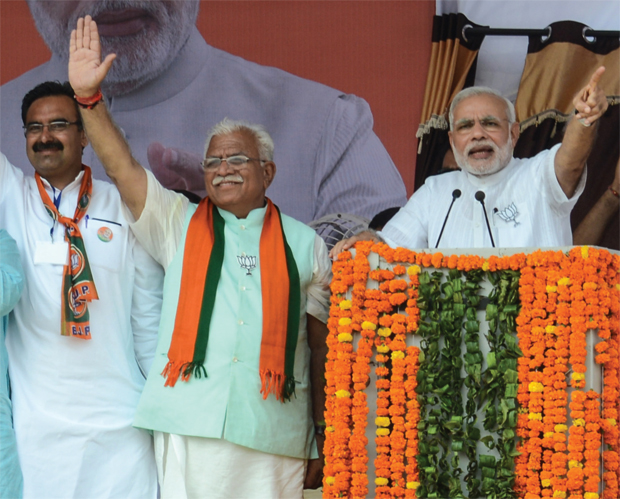 New innings Chief minister-designate Manohar Lal Khattar (centre) is known to be close to Narendra Modi